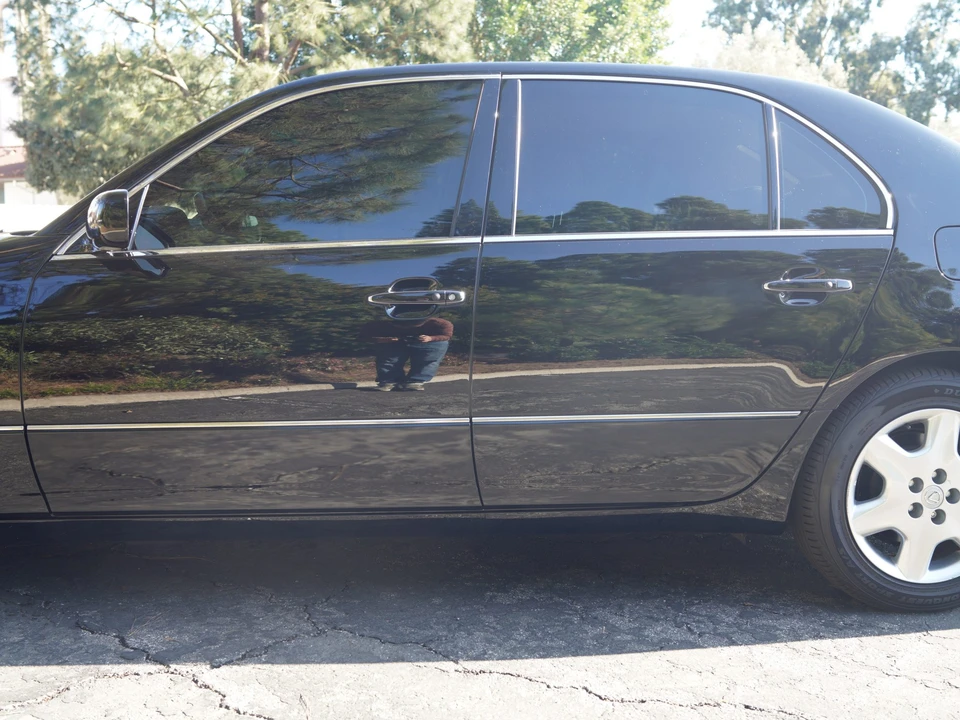 2005 Lexus LS 3rd Gen - Image 11 of 31