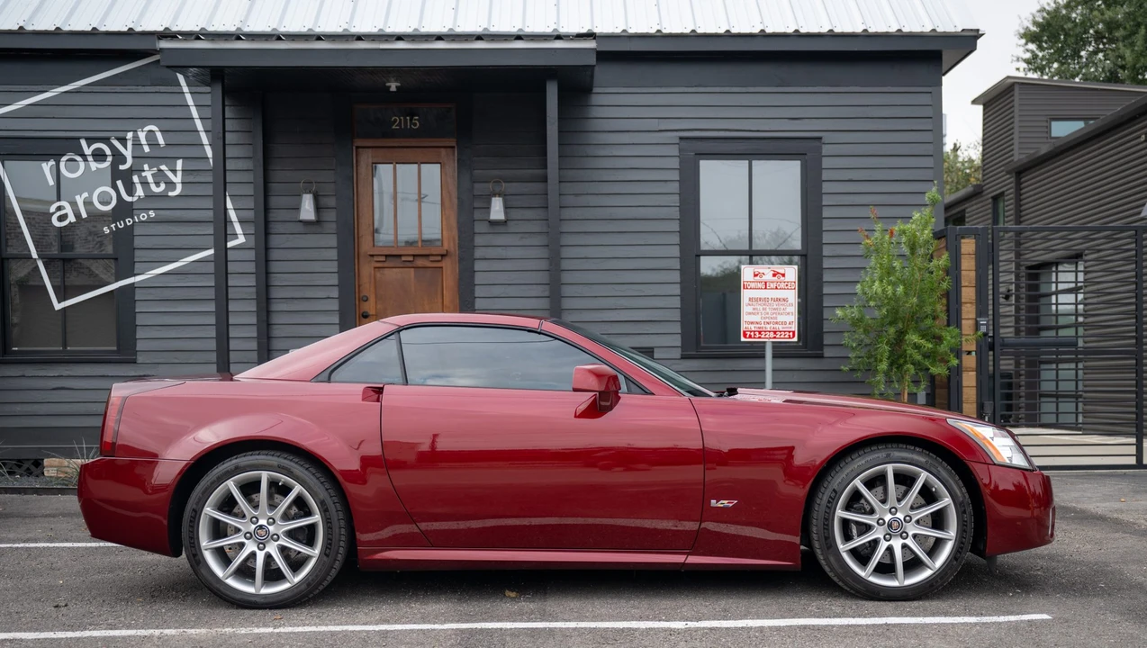 2006 Cadillac XLR-V - Image 11 of 31