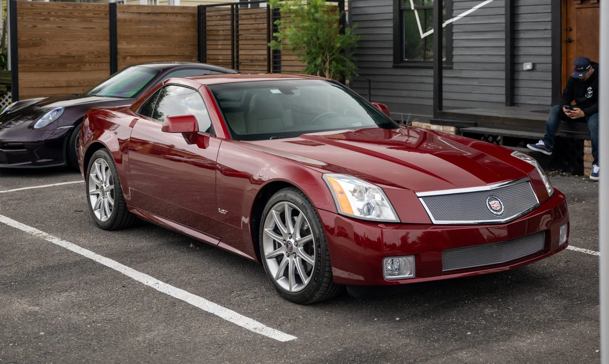 2006 Cadillac XLR-V - Image 2 of 31