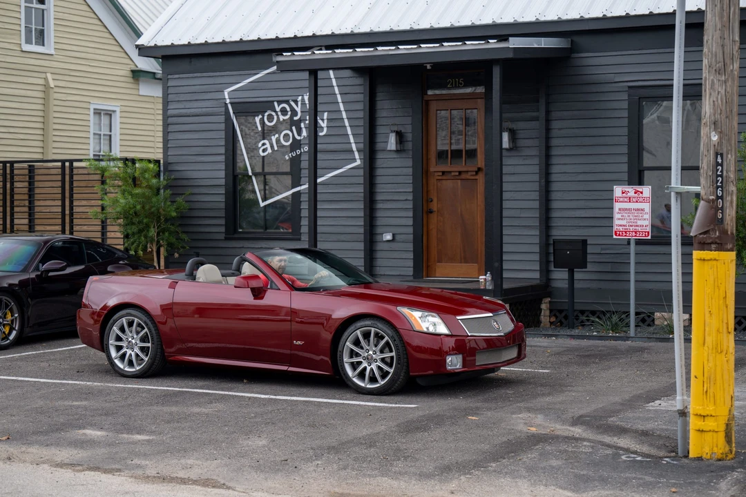 2006 Cadillac XLR-V - Image 24 of 31