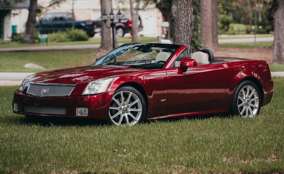 2006 Cadillac XLR-V - Image 28 of 31
