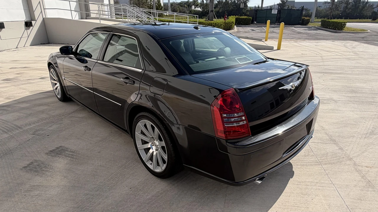 2006 Chrysler 300 (2005-2023) - Image 8 of 31