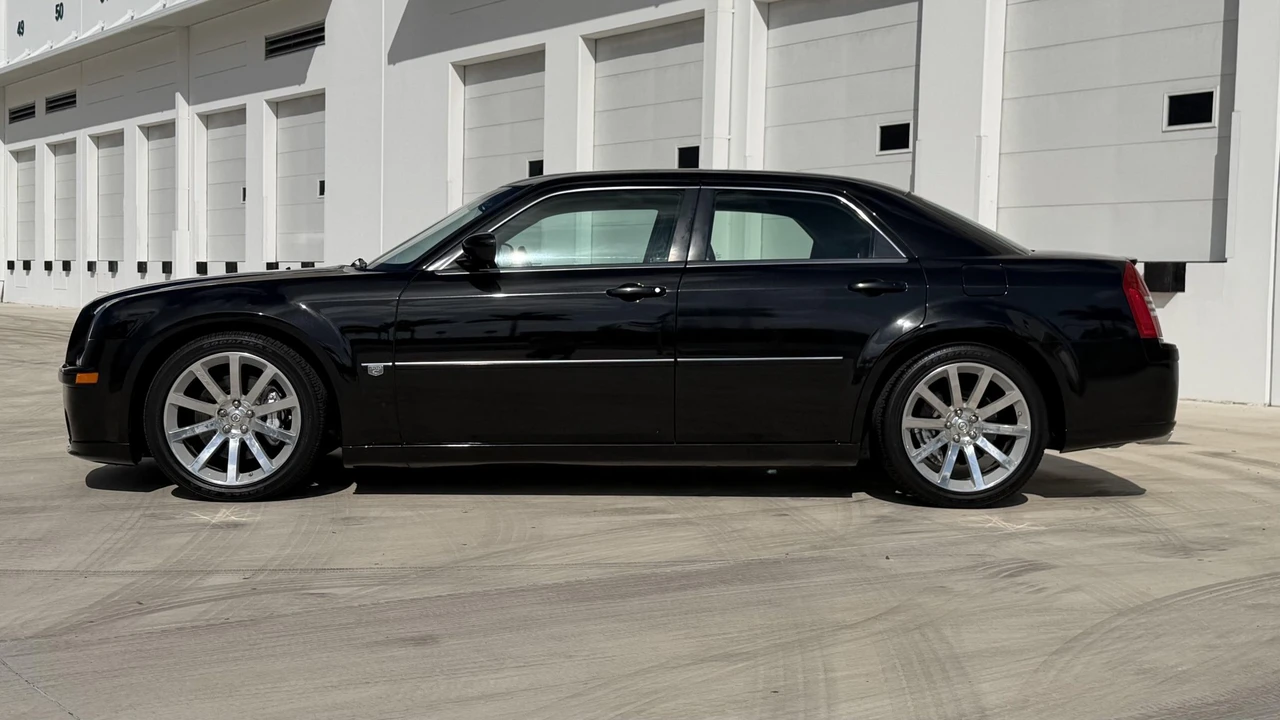 2006 Chrysler 300 (2005-2023) - Image 7 of 31