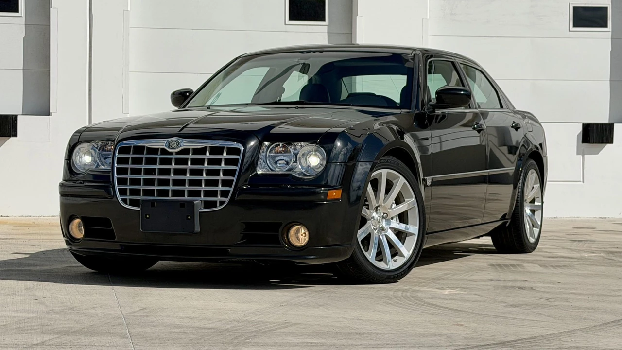 2006 Chrysler 300 (2005-2023) - Image 2 of 31