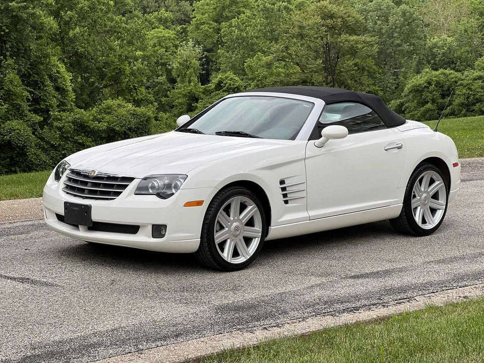 2006 Chrysler Crossfire - Image 2 of 31