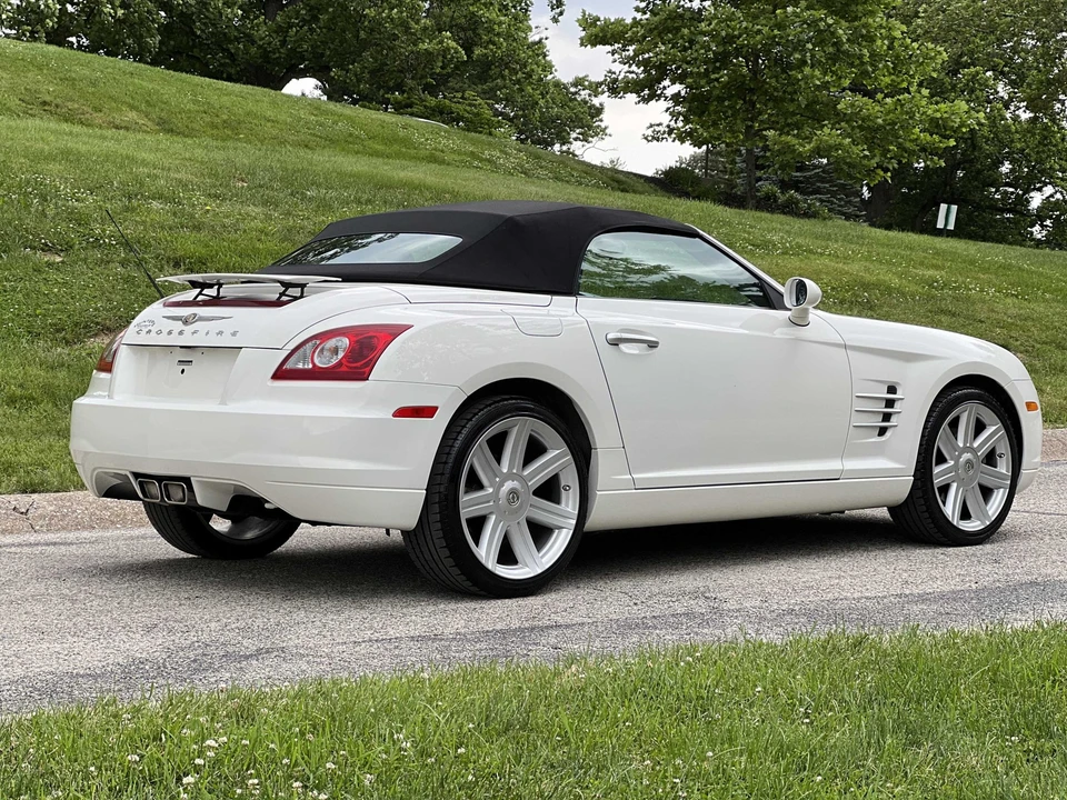 2006 Chrysler Crossfire - Image 14 of 31