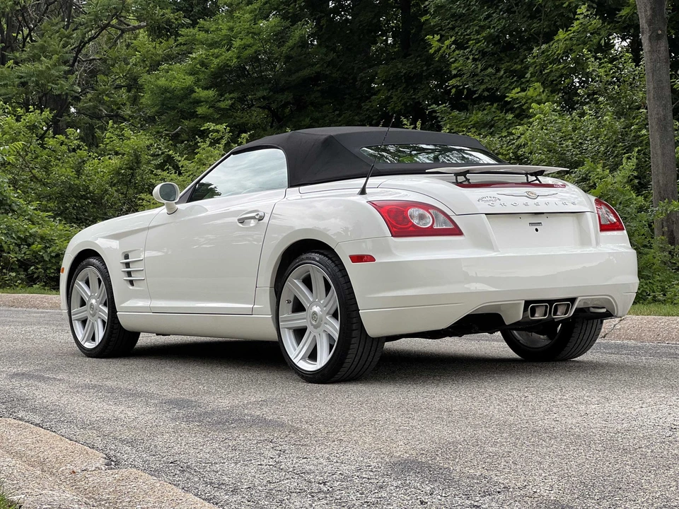 2006 Chrysler Crossfire - Image 26 of 31