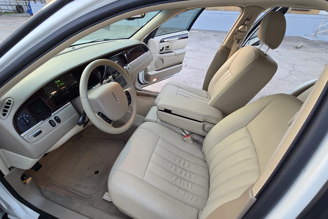 2007 Lincoln Town Car - Image 5 of 6