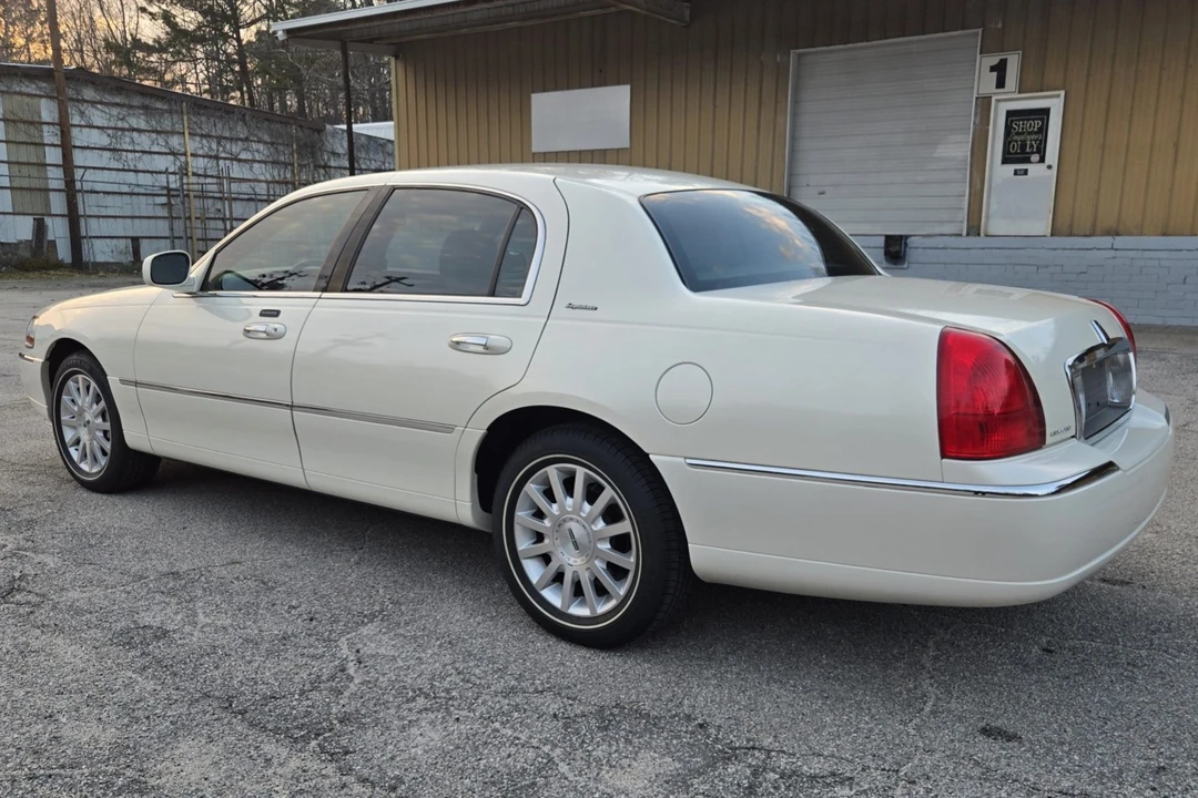 2007 Lincoln Town Car - Image 3 of 6