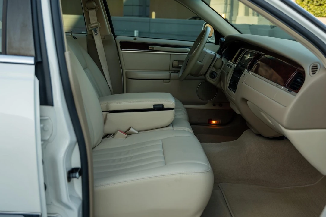 2007 Lincoln Town Car - Image 4 of 6