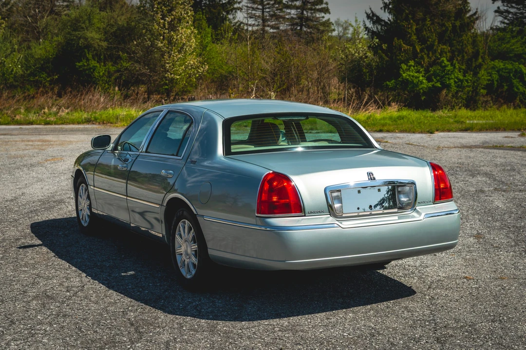 2007 Lincoln Town Car - Image 20 of 31