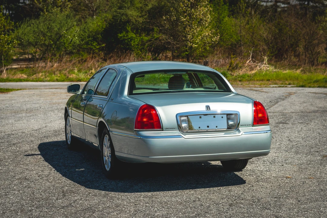 2007 Lincoln Town Car - Image 22 of 31