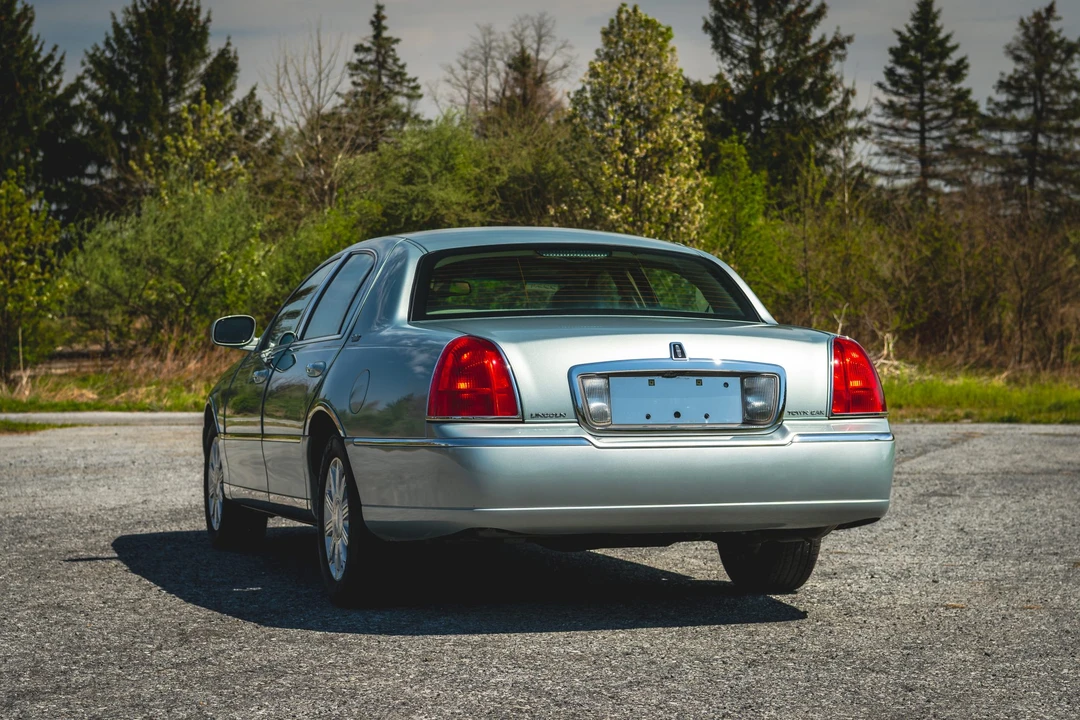 2007 Lincoln Town Car - Image 23 of 31