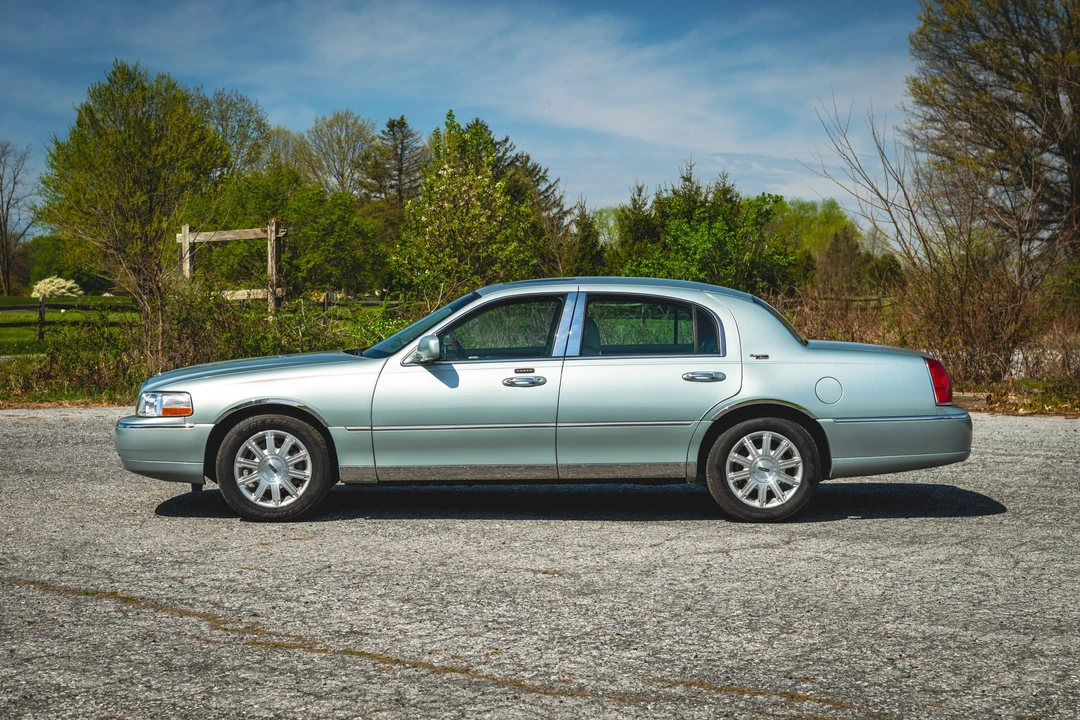 2007 Lincoln Town Car - Image 15 of 31