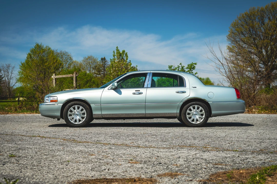 2007 Lincoln Town Car - Image 16 of 31