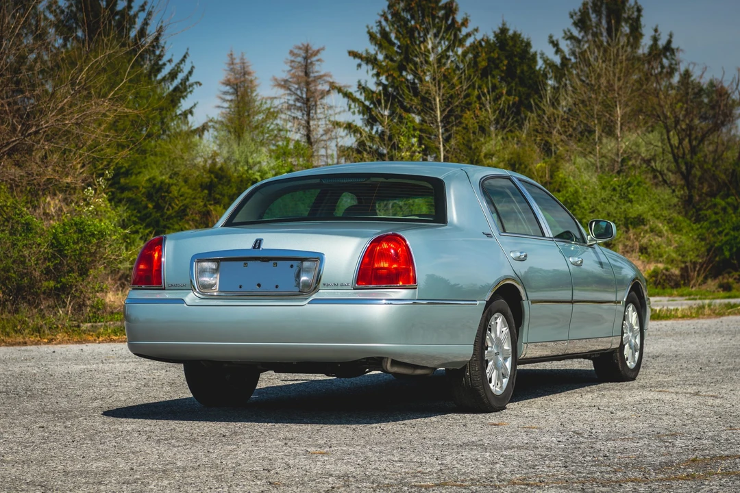 2007 Lincoln Town Car - Image 26 of 31