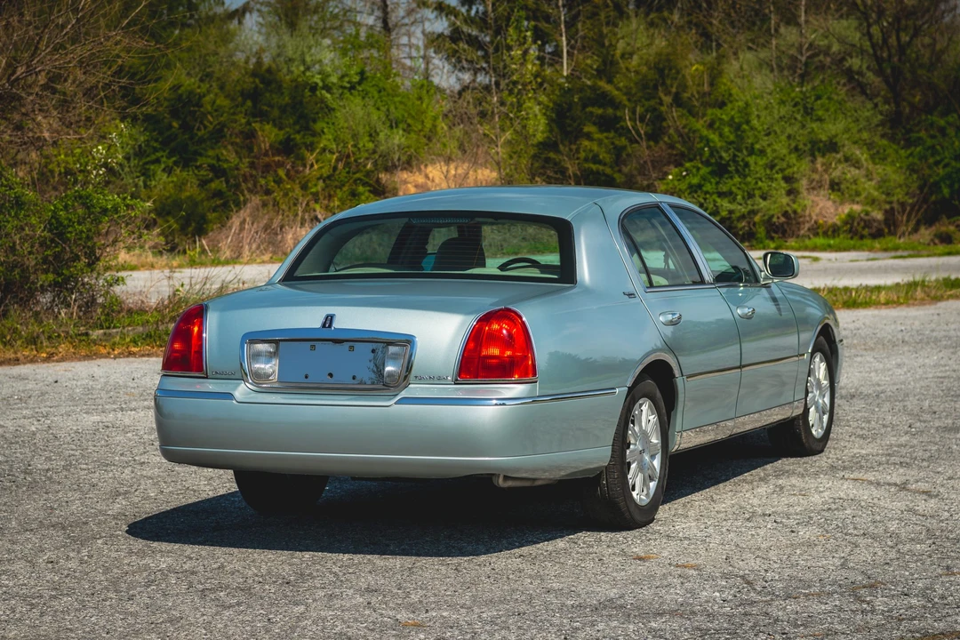 2007 Lincoln Town Car - Image 27 of 31