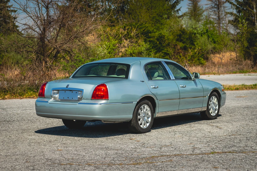 2007 Lincoln Town Car - Image 28 of 31