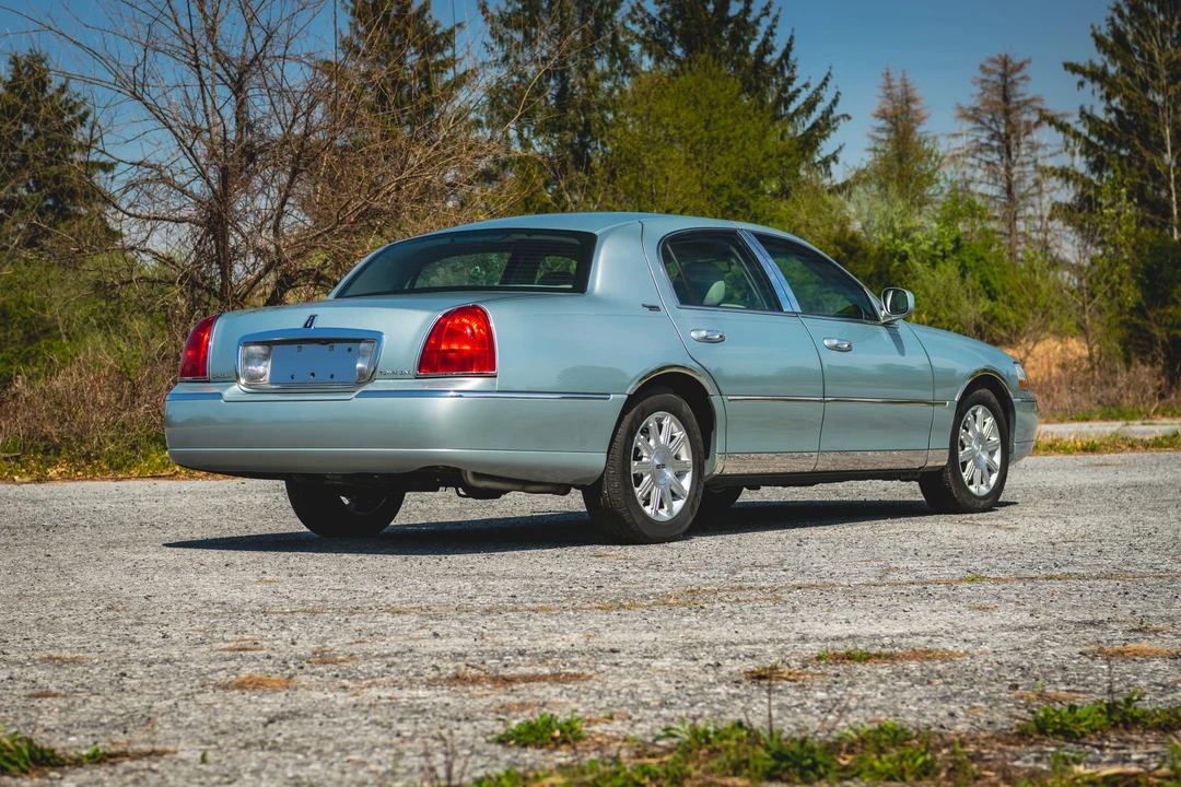2007 Lincoln Town Car - Image 29 of 31