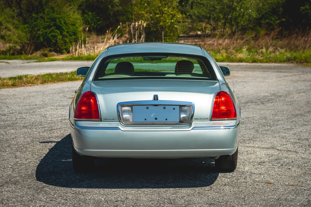 2007 Lincoln Town Car - Image 25 of 31
