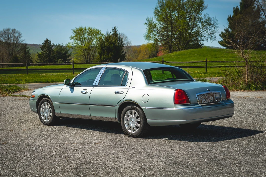 2007 Lincoln Town Car - Image 19 of 31