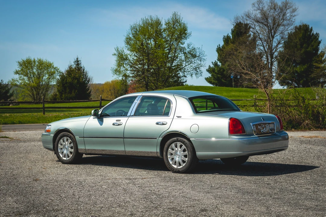 2007 Lincoln Town Car - Image 18 of 31