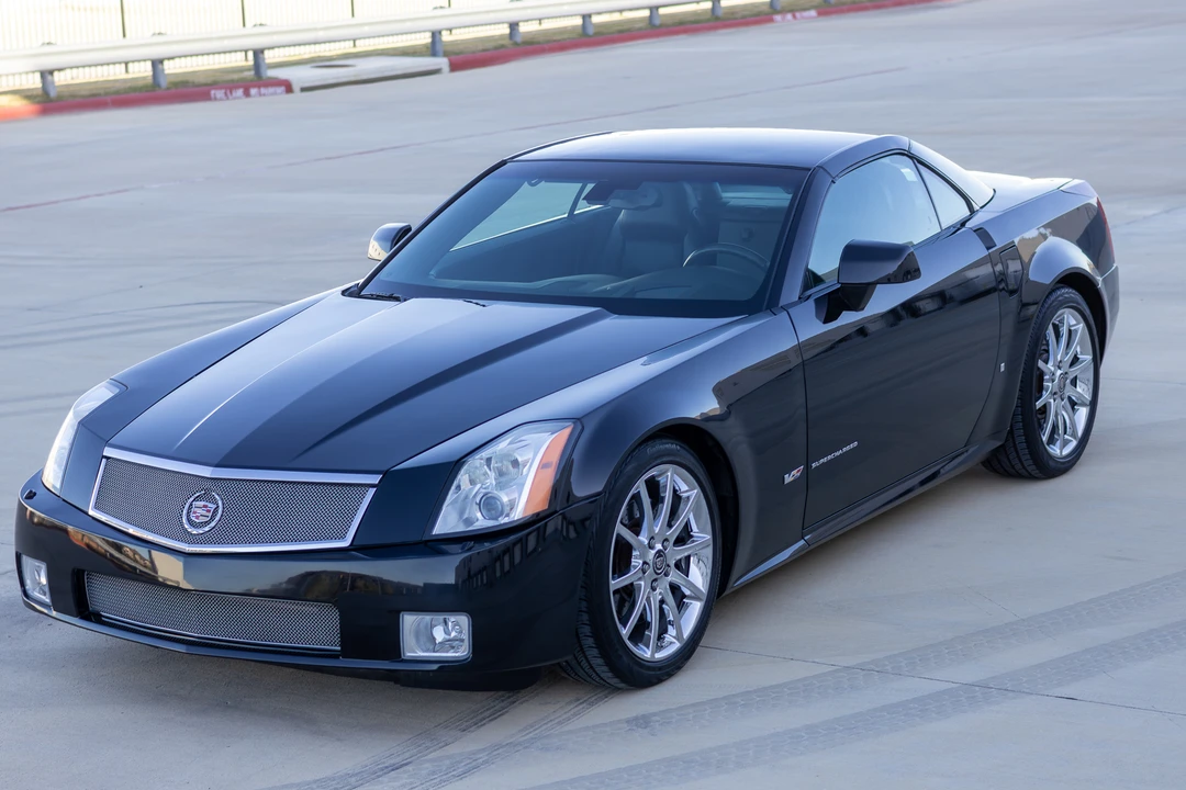 2008 Cadillac XLR-V - Image 2 of 31