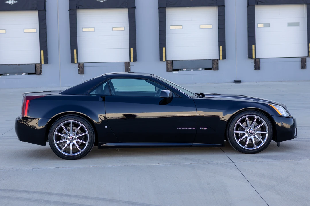 2008 Cadillac XLR-V - Image 13 of 31