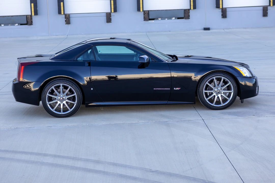 2008 Cadillac XLR-V - Image 12 of 31