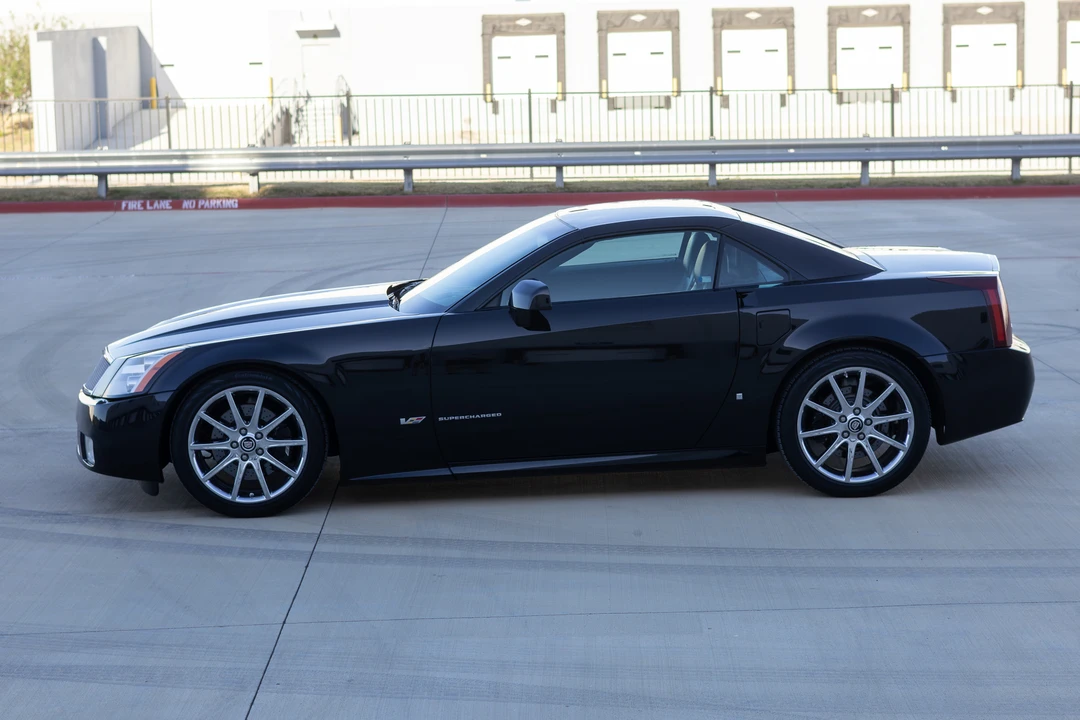 2008 Cadillac XLR-V - Image 4 of 31