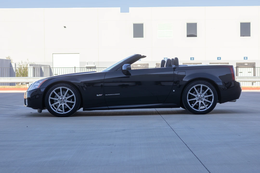 2008 Cadillac XLR-V - Image 19 of 31