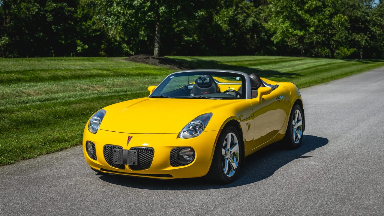 2008 Pontiac Solstice GXP - Image 2 of 31