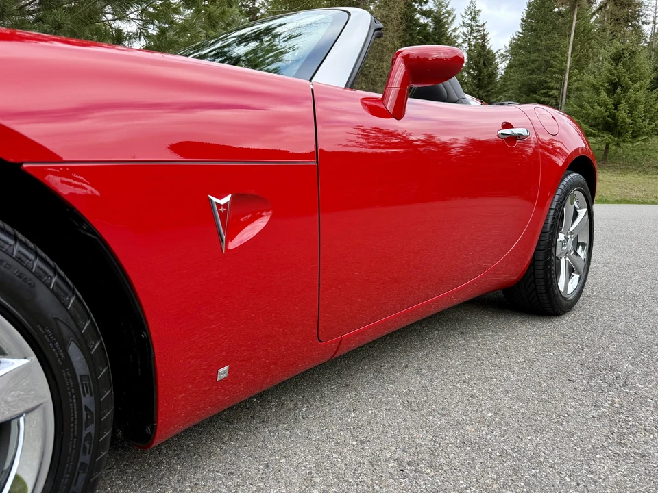 2008 Pontiac Solstice GXP - Image 28 of 31