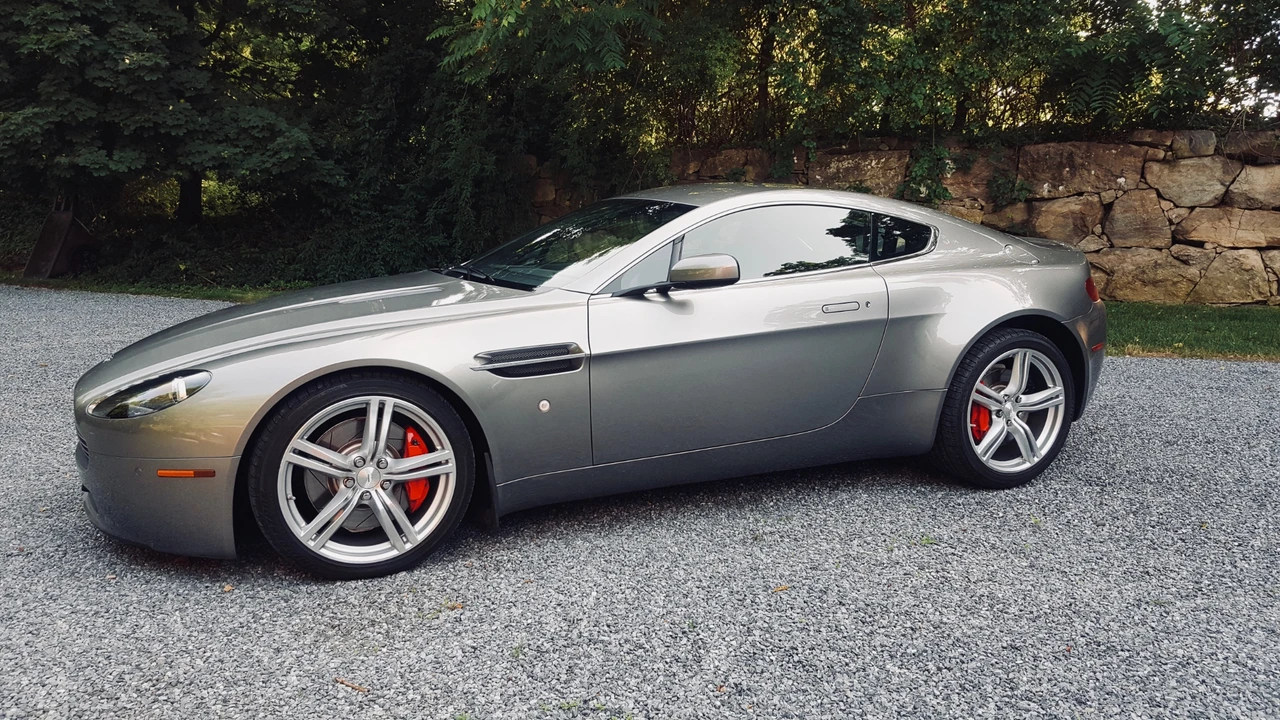 2009 Aston Martin V8 Vantage (2006-2017) - Image 9 of 31