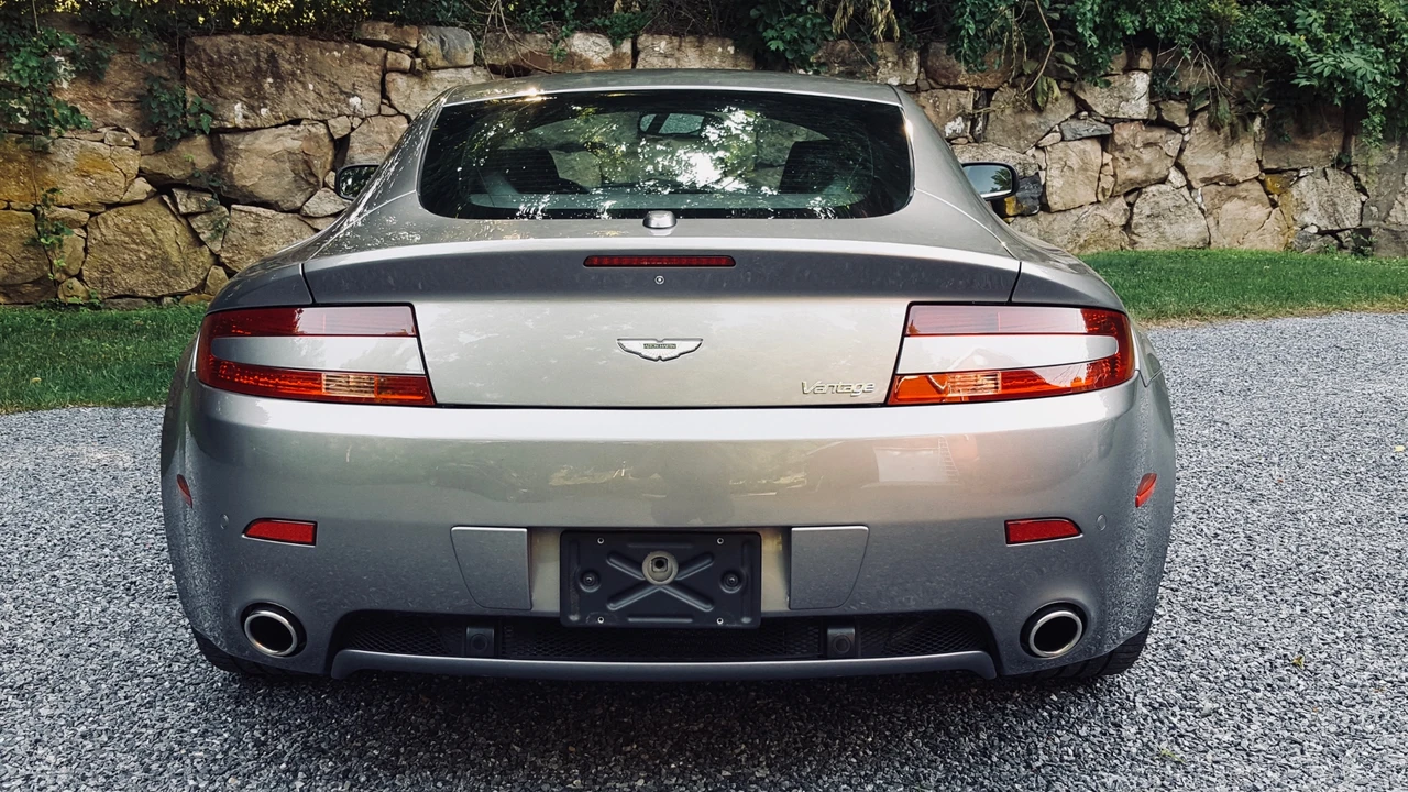 2009 Aston Martin V8 Vantage (2006-2017) - Image 17 of 31