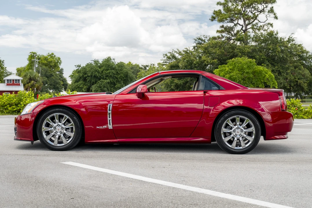 2009 Cadillac XLR - Image 18 of 31