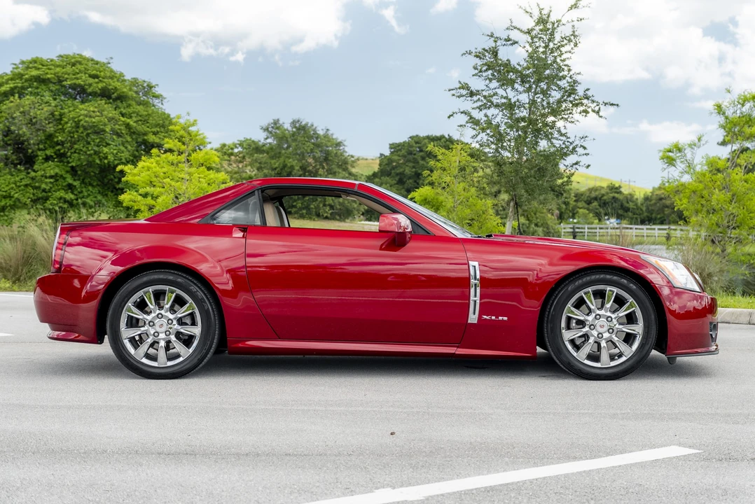 2009 Cadillac XLR - Image 17 of 31