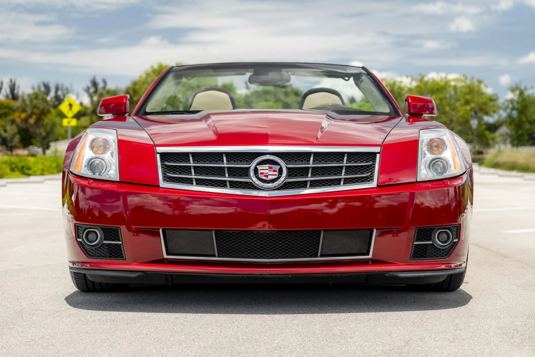 2009 Cadillac XLR - Image 9 of 31