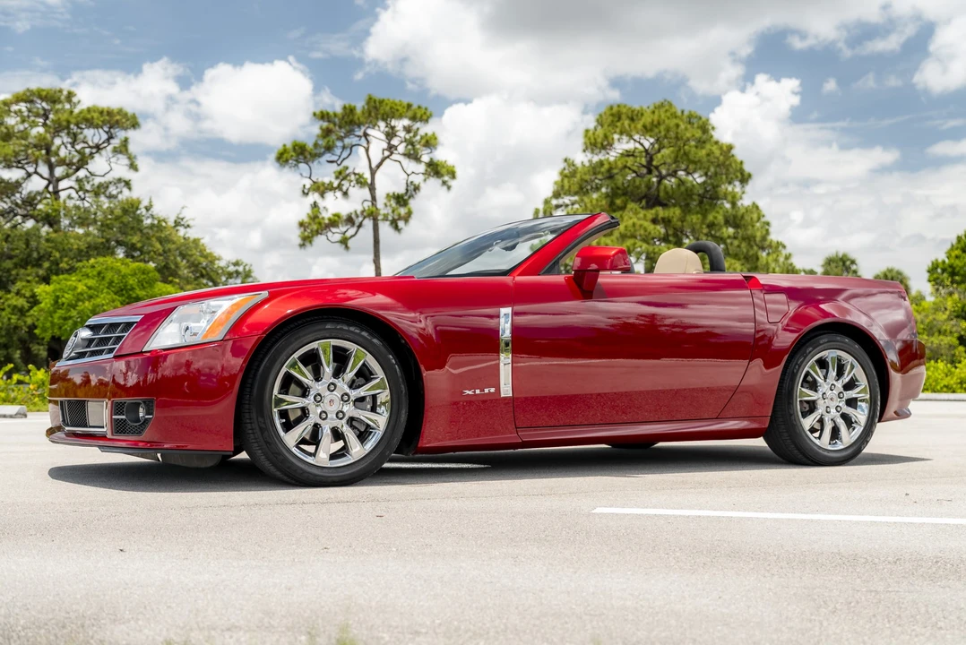 2009 Cadillac XLR - Image 10 of 31