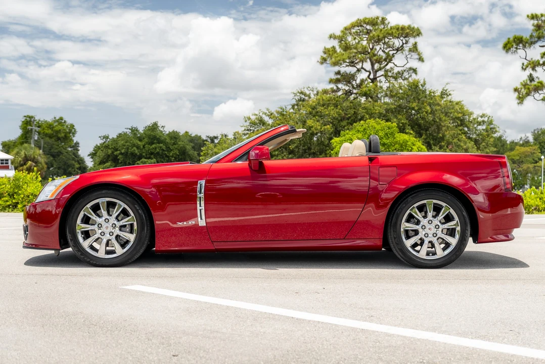 2009 Cadillac XLR - Image 11 of 31