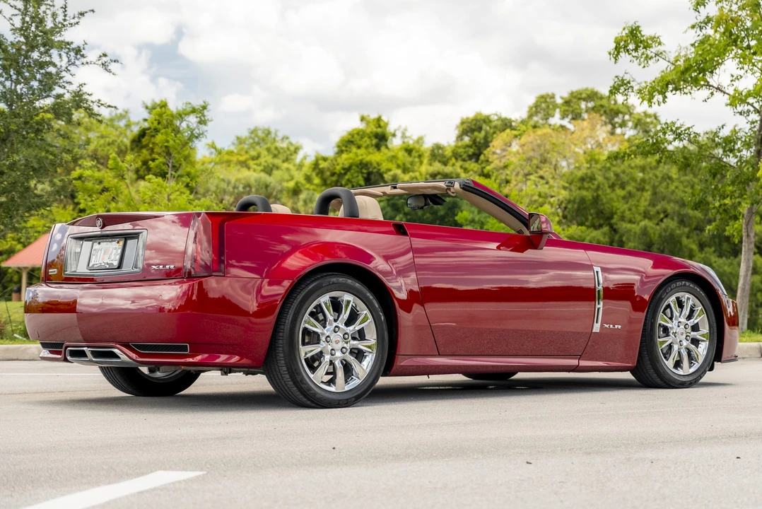 2009 Cadillac XLR - Image 16 of 31