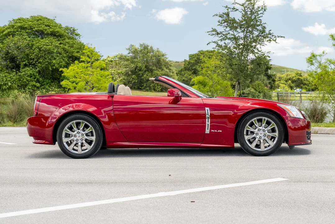2009 Cadillac XLR - Image 3 of 31