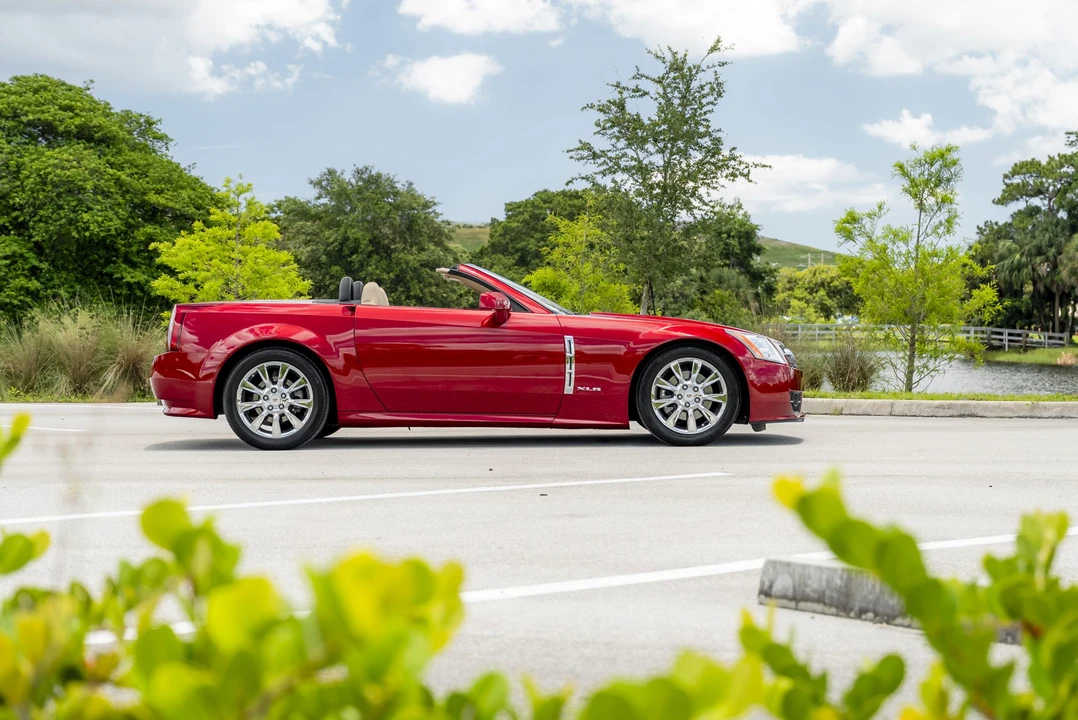 2009 Cadillac XLR - Image 2 of 31