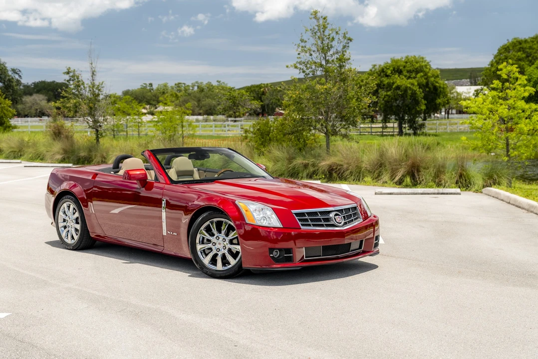 2009 Cadillac XLR - Image 7 of 31