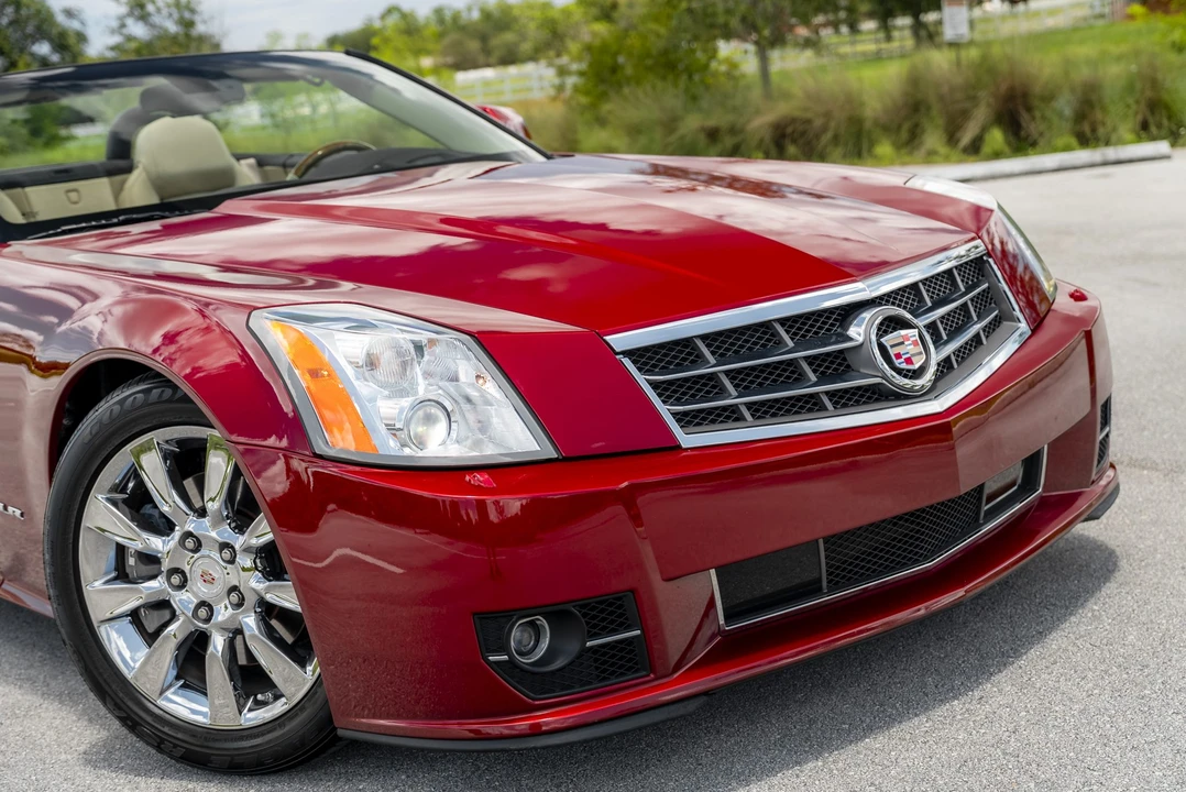 2009 Cadillac XLR - Image 25 of 31