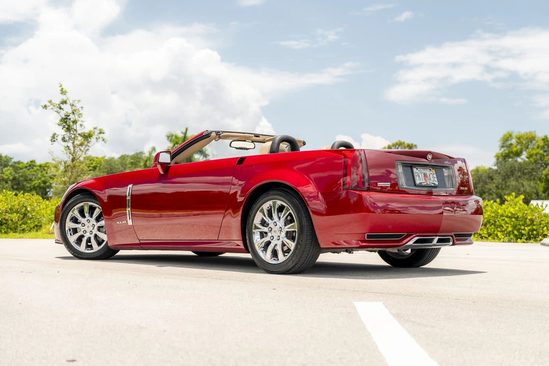 2009 Cadillac XLR - Image 13 of 31