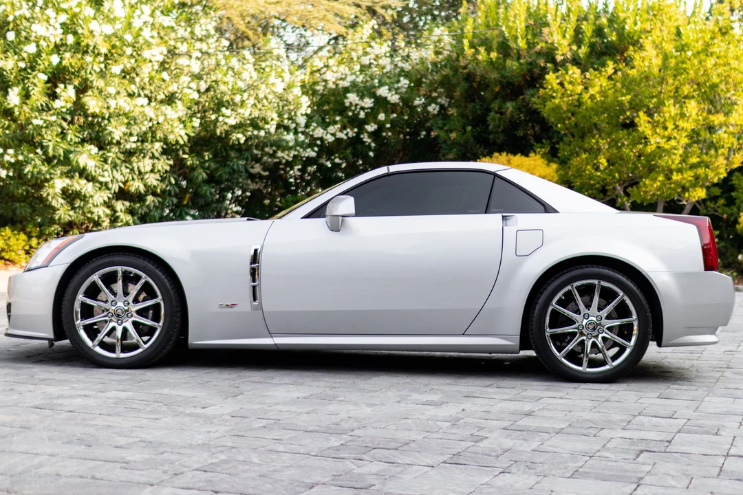 2009 Cadillac XLR-V - Image 13 of 31