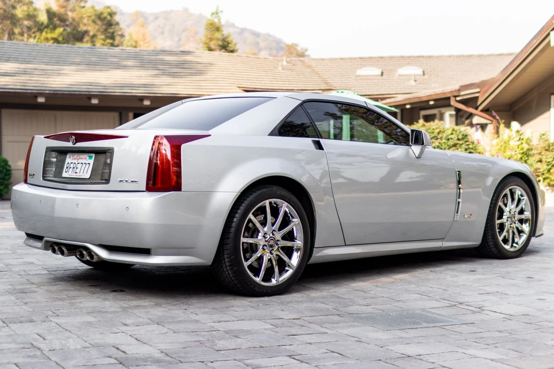 2009 Cadillac XLR-V - Image 8 of 31