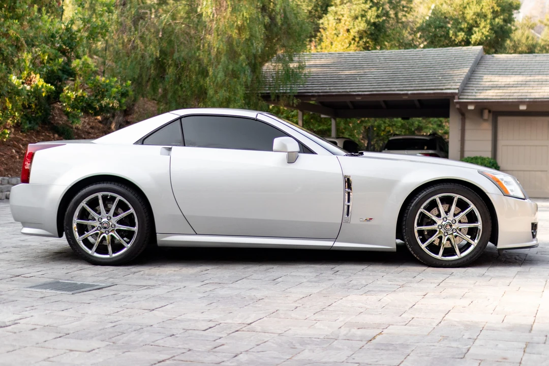 2009 Cadillac XLR-V - Image 7 of 31