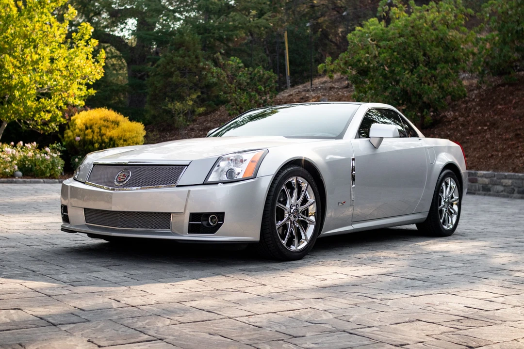 2009 Cadillac XLR-V - Image 2 of 31